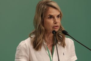 Η Μιλένα Αποστολάκη… δηλώνει έτοιμη να γίνει και πρωθυπουργός εκτός από αρχηγός του ΠΑΣΟΚ