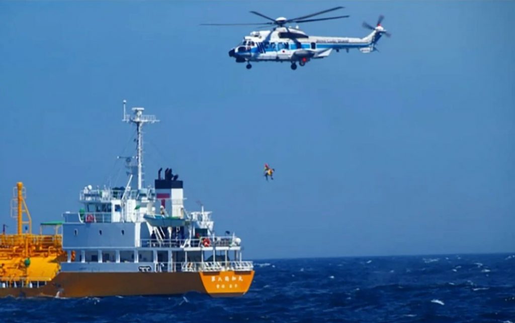 Ιαπωνία: Λουόμενη διασώθηκε 80 χλμ. από την ακτή – Βρισκόταν επί 36 ώρες στη θάλασσα