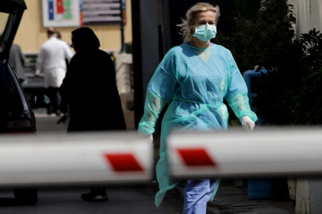 Κορονοϊός: Επανέρχονται οι μάσκες στο νοσοκομείο Μεταξά