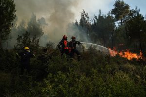 Πολύ υψηλός κίνδυνος πυρκαγιάς σε τρεις περιοχές την Τετάρτη – Οι συστάσεις της πυροσβεστικής