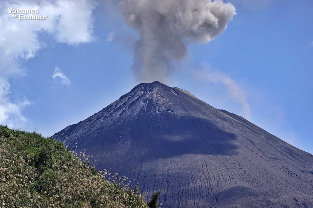 Δείτε βίντεο: Ξύπνησε» το ηφαίστειο Σανγκάι – Εκτοξεύει τέφρα σε ύψος τριών χιλιομέτρων