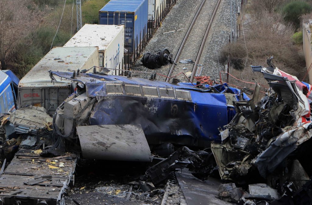Τέμπη: «Το εμπορικό τρένο μετέφερε αδήλωτο και επικίνδυνο υλικό» – Τι καταγγέλλει πατέρας θύματος