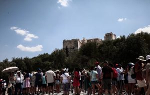 Κορονοϊός: Τα βρετανικά ΜΜΕ προειδοποιούν τους τουρίστες που θέλουν να έρθουν στην Ελλάδα για διακοπές