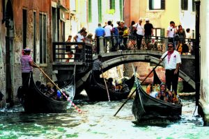 Η Βενετία απαγορεύει τα μεγάφωνα και τα μεγάλα γκρουπ τουριστών