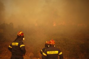 Φωτιά στην Αττική: Εμπρησμό καταγγέλλει κάτοικος του Βαρνάβα – «Καταστράφηκε το σπίτι μας»