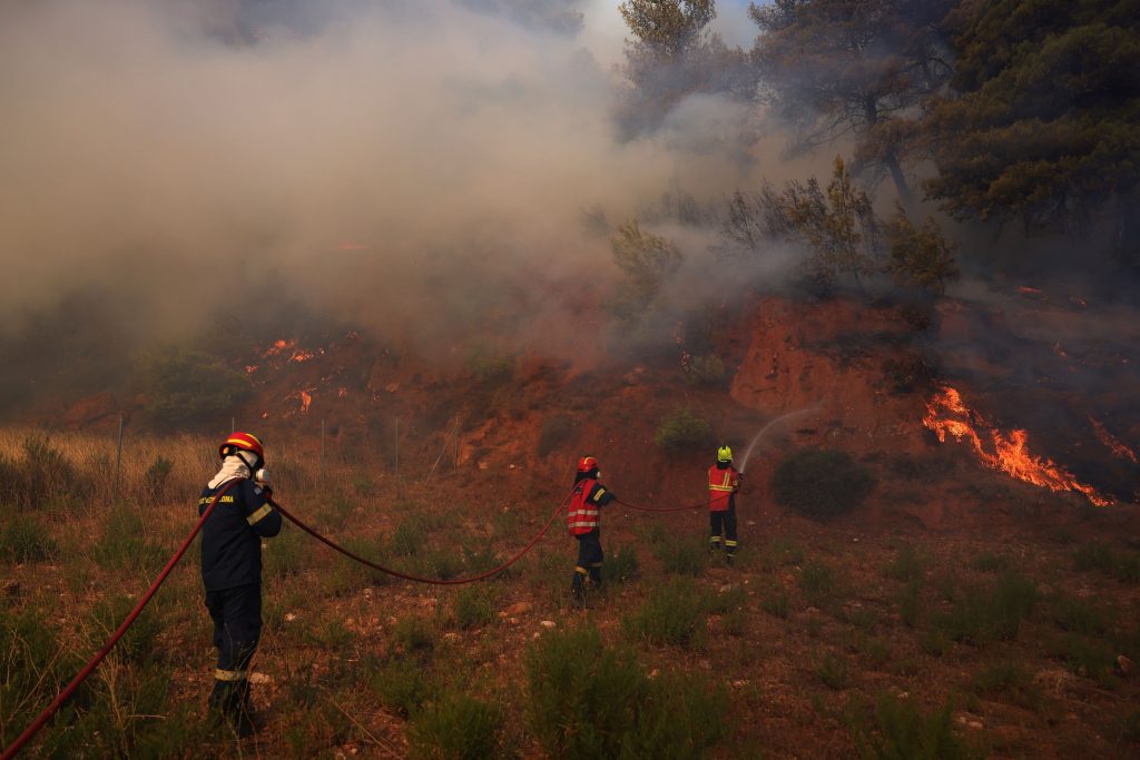 Φωτιά στην Αττική: Μπαράζ μηνυμάτων 112 – Εντολή εκκένωσης στη Νέα Πεντέλη