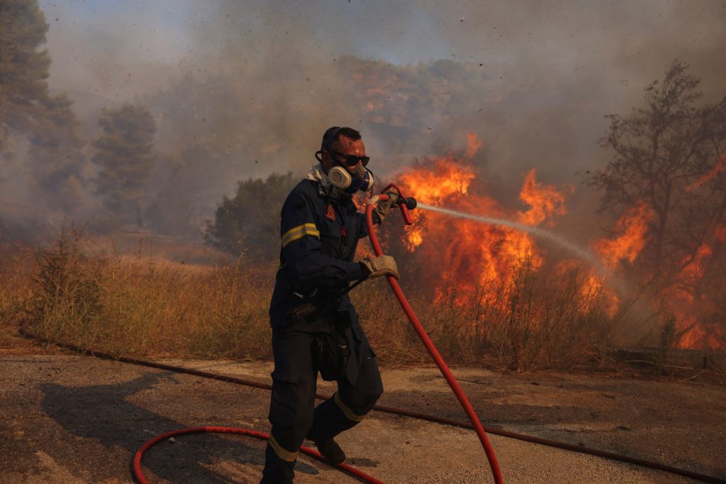 Φωτιά στην Αττική: Πώς η πυρκαγιά από τον Βαρνάβα εξαπλώθηκε σε όλη τη ΒΑ Αττική – Δορυφορικές εικόνες