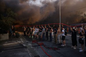 Φωτιά στην Αττική:  Σε πύρινο κλοιό Νέα Πεντέλη και Βριλήσσια – Καίγονται σπίτια – Όλες οι εξελίξεις