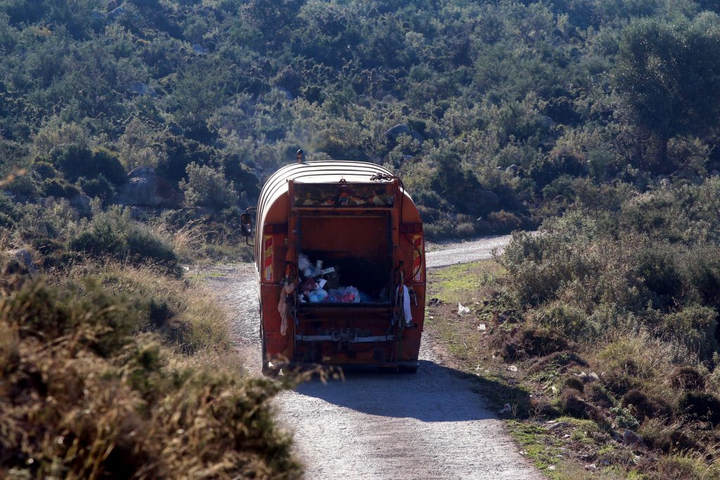 Γυναίκα κατήγγειλε το βιασμό από συνάδελφό της μέσα σε απορριμματοφόρο