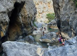 Ποιος ήταν ο πυροσβέστης που ανασύρθηκε νεκρός από το φαράγγι – Θρήνος στην Κρήτη για τον 33χρονο