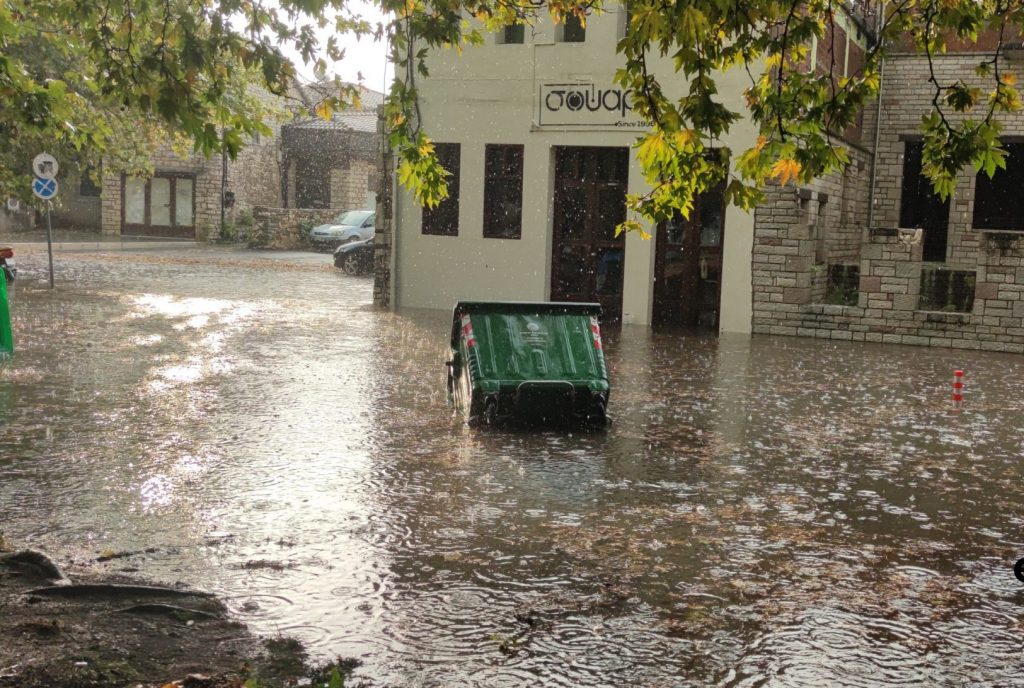 Καιρός: Στο έλεος της κακοκαιρίας η Δυτική Ελλάδα – Πλημμύρισαν σπίτια, καταστράφηκαν καλλιέργειες – Νέα επικίνδυνα φαινόμενα τις επόμενες ώρες