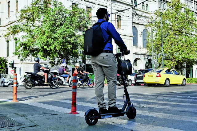 Τα πατίνια επέστρεψαν στους δρόμους