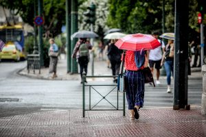 Αλλάζει το σκηνικό του καιρού με πτώση της θερμοκρασίας – Πού αναμένεται να βρέξει τη Δευτέρα