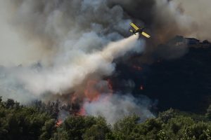 Φωτιά στην Αττική:  Σε πύρινο κλοιό Νέα Πεντέλη και Βριλήσσια – Καίγονται σπίτια – Όλες οι εξελίξεις