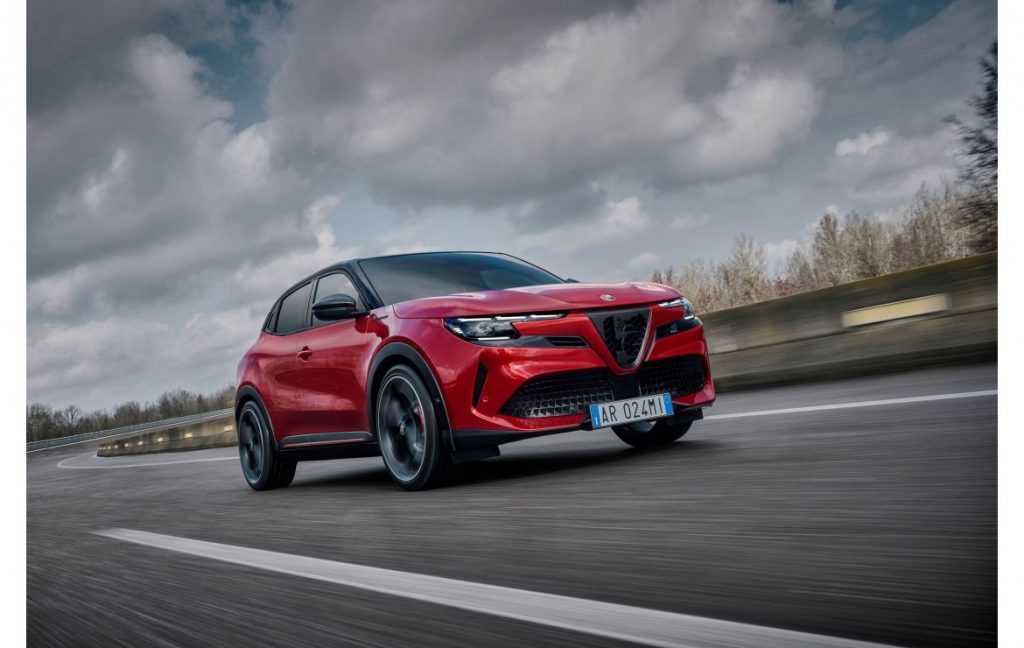 Alfa Romeo Junior:  Πιο ηλεκτρική δεν γίνεται