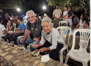 Ζευγάρι Αμερικανών επιλέγει την Κρήτη για να ζήσει – Τι λένε τώρα για την απόφασή τους