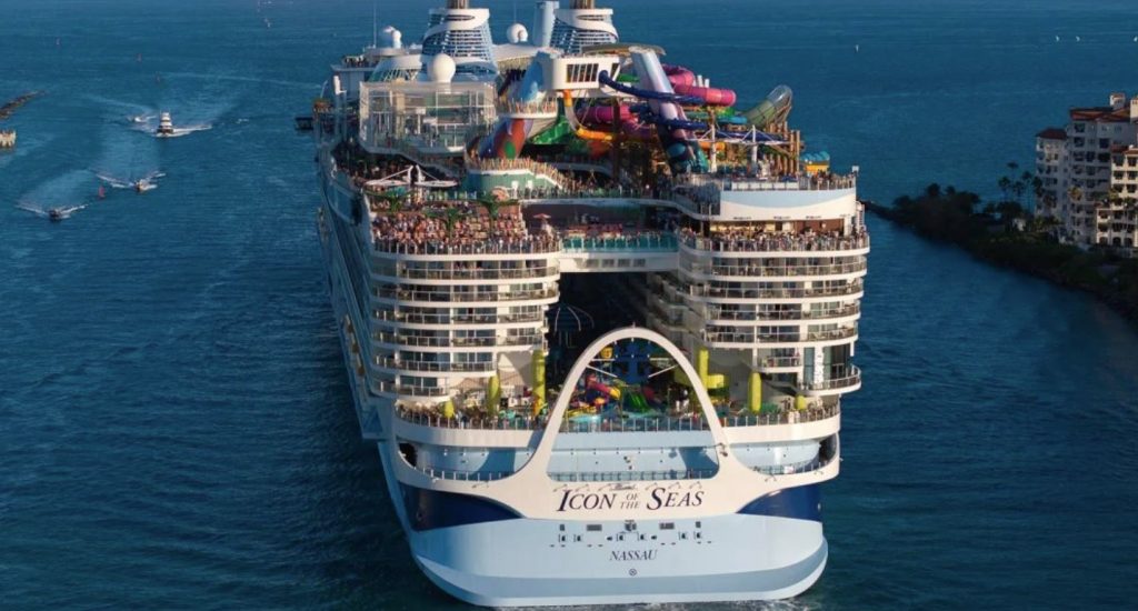 Icon of the seas: «Πώς στο διάολο επιπλέει» – Ειδικός εξηγεί γιατί δεν βυθίζεται το μεγαλύτερο κρουαζιερόπλοιο στον κόσμο