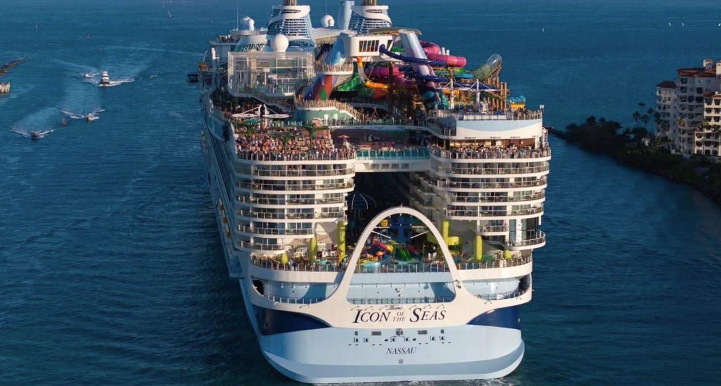 Icon Of The Seas: «Πώς στο διάολο επιπλέει» – Ειδικός εξηγεί γιατί δεν βυθίζεται το μεγαλύτερο κρουαζιερόπλοιο στον κόσμο