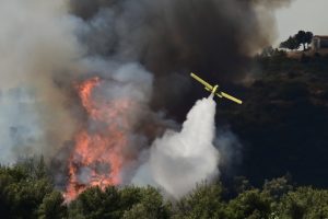 Αυτά τα εναέρια μέσα επιχείρησαν στη φωτιά στην Αττική – Τι λέει η Πυροσβεστική