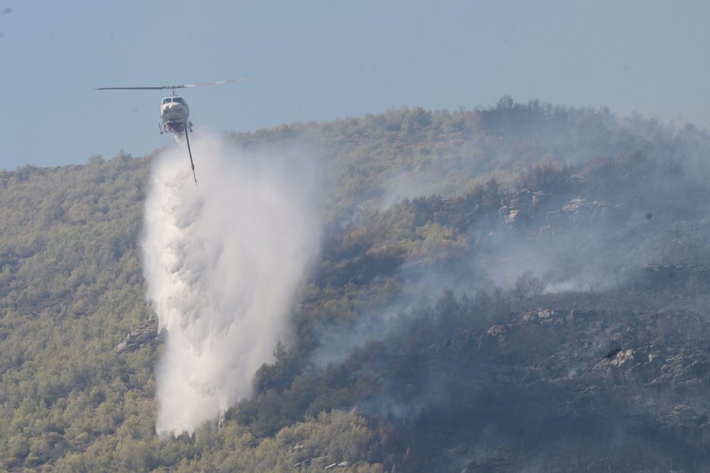 «Ανεξέλεγκτη και άκρως επιθετική η πυρκαγιά» – Πού βρίσκονται τα κύρια μέτωπα