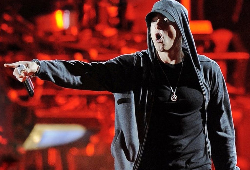 Ο Eminem χρησιμοποίησε μπουζούκι στο νέο του τραγούδι!