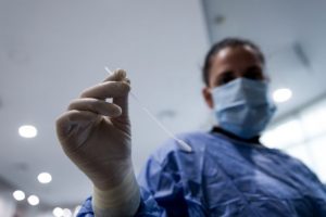 Κορονοϊός: Ασυνήθιστα υψηλή η κυκλοφορία του ιού – Έως και 20 φορές περισσότερα κρούσματα από όσα καταγράφονται