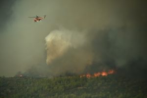 Φωτιά τώρα στον Βαρνάβα: Δύο απανωτά μηνύματα από το 112 – Σηκώθηκαν τα εναέρια μέσα