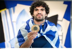 Ολυμπιακοί Αγώνες 2024: Με το «χάλκινο» μετάλλιο στον λαιμό η άφιξη του Θοδωρή Τσελίδη στην Αθήνα