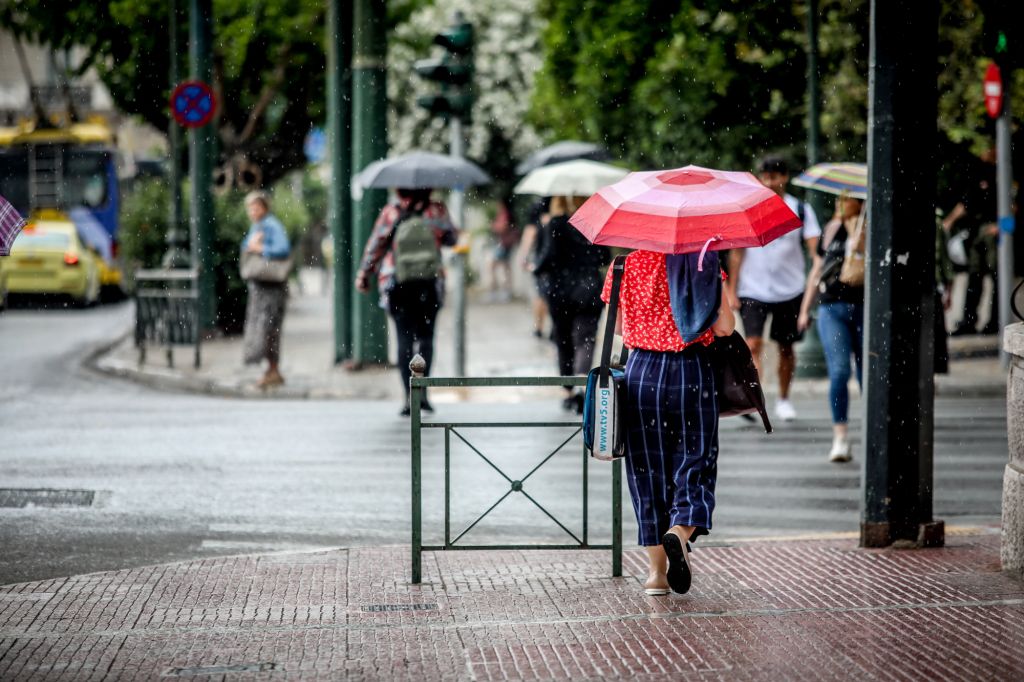 Καιρός: Βοριάδες, μπόρες και πτώση θερμοκρασίας σήμερα