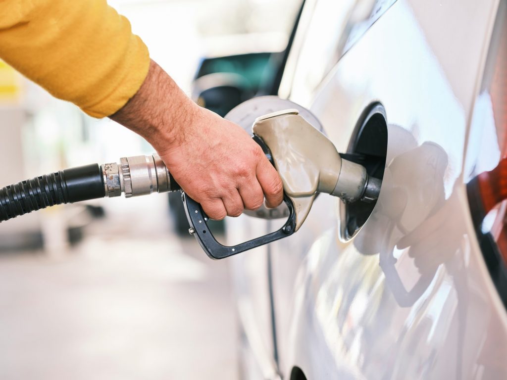 Αυτοκίνητο: Ο λόγος που δεν πρέπει ποτέ να βάζετε φτηνή βενζίνη