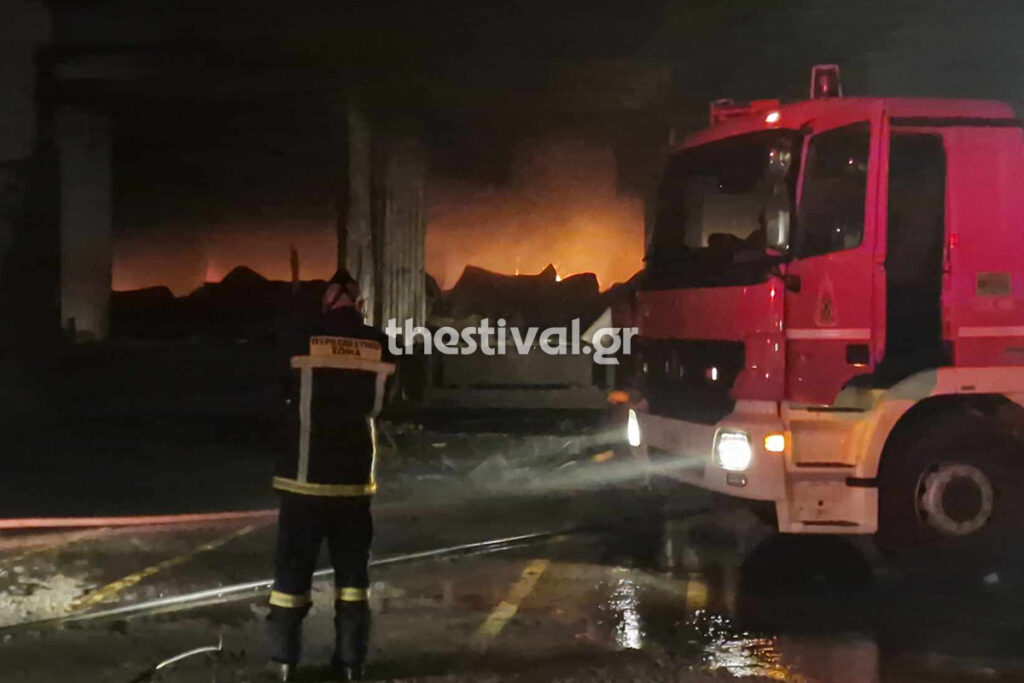 Φωτιά στη Θεσσαλονίκη: Πυρκαγιά ξέσπασε σε εργοστάσιο με αβγά