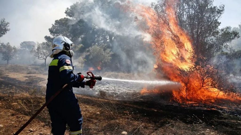 Φωτιά στο Νευροκόπι: Μαίνεται για δεύτερη μέρα το πύρινο μέτωπο στο Φαλακρό