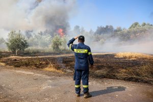 Φωτιά στην Αττική: Ποιοι δρόμοι είναι κλειστοί – Όλες οι κυκλοφοριακές ρυθμίσεις