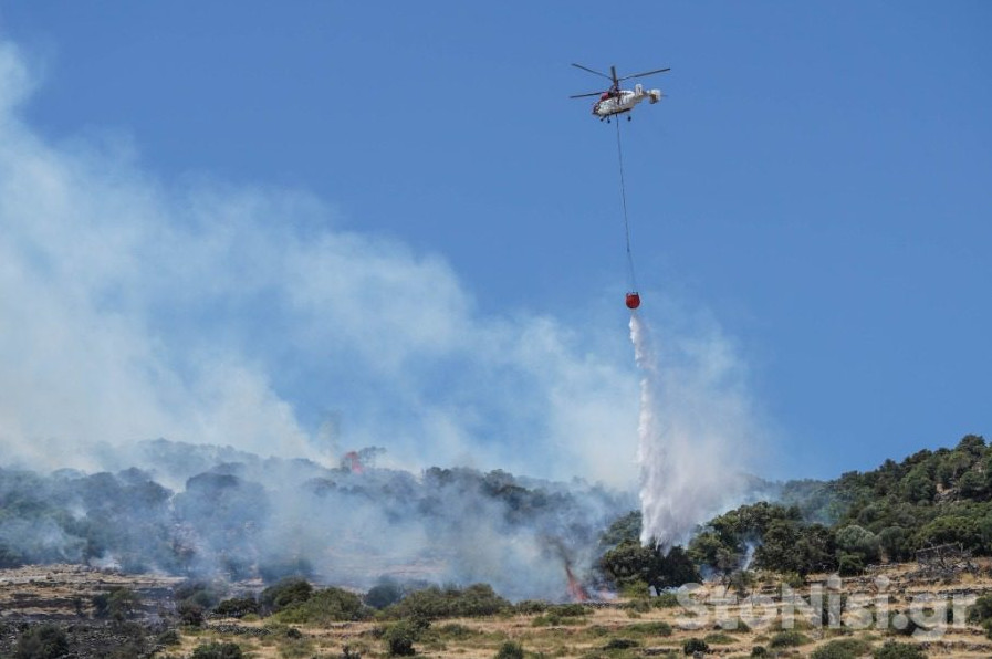 Φωτιά στο Κορωπί: Υπό μερικό έλεγχο το πύρινο μέτωπο