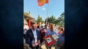 Βόρεια Μακεδονία: Ο Μίτσκοσκι μιλά για το μέλλον της «Μακεδονίας» με φόντο τον Ήλιο της Βεργίνας