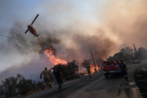 Φωτιά στην Αχαΐα – Επιχειρούν ισχυρές δυνάμεις της Πυροσβεστικής