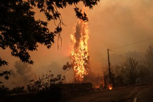 Φωτιά στον Βαρνάβα: Σε ετοιμότητα τα νοσοκομεία για πολίτες που χρειαστούν ιατρική βοήθεια