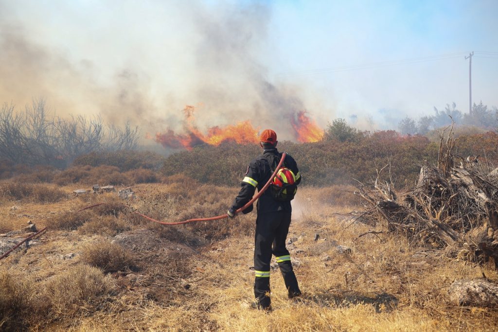 Φωτιά: Συναγερμός από την Πολιτική Προστασία για επτά περιοχές την Τετάρτη