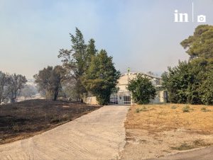 Φωτιά στην Αττική: Οι φλόγες πλησιάζουν το Αστεροσκοπείο Πεντέλης – Καίγεται ο περίβολος