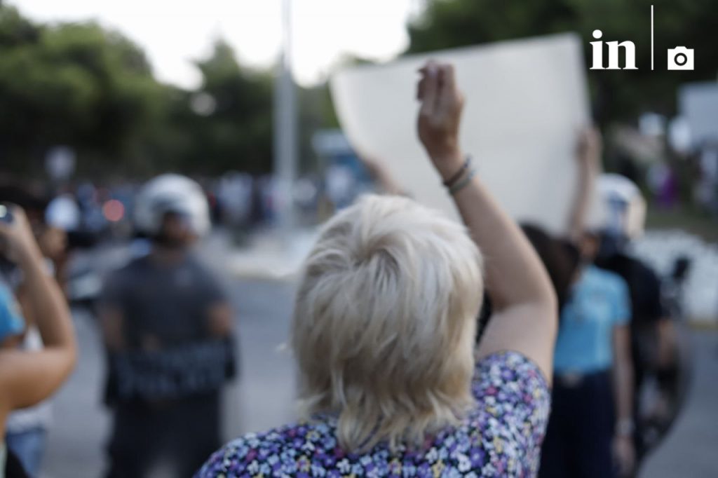 Σύσκεψη στην Πεντέλη: Υπό έντονες αποδοκιμασίες η αποχώρηση Μητσοτάκη – «Παραιτήσου»