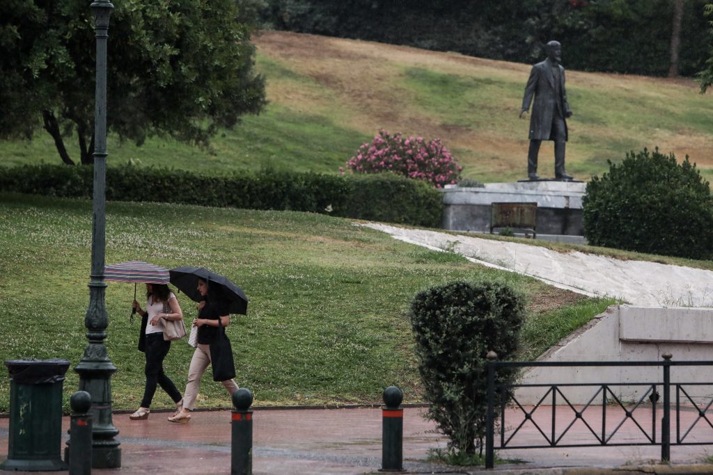 Καιρός: Πόση βροχή αναμένεται να πέσει τις επόμενες μέρες – Πόσο θα κρατήσει η κακοκαιρία