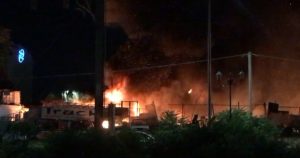 Φωτιά τώρα: Καίγονται αυτοκίνητα στις Τρεις Γέφυρες των Αγίων Αναργύρων