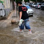 Κακοκαιρία Atena: Άνοιξαν οι ουρανοί στην Αττική – Ποτάμια οι δρόμοι, πλημμύρισε το Μετρό – Live η πορεία της