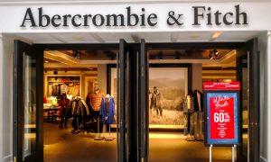 Σκάνδαλο Abercrombie & Fitch – Νέες καταγγελίες ανδρών κατά πρώην CEO