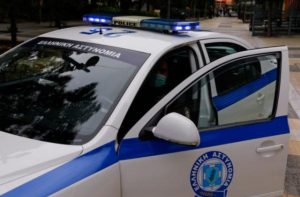 Σάλος στα Τρίκαλα: Κλείδωνε τη γυναίκα και τα παιδιά του στο σπίτι όταν έφευγε για δουλειά