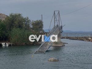 Εύβοια: Γέφυρα είναι κομμένη στα δύο εδώ και ένα χρόνο