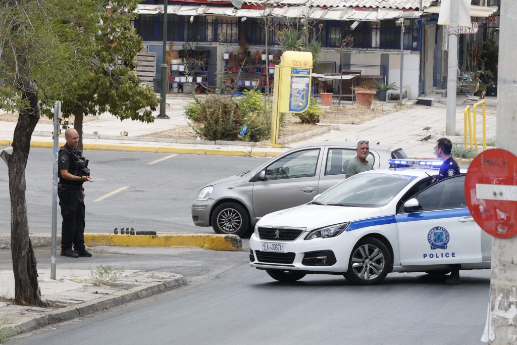 Κερατσίνι: Θέμα χρόνου η σύλληψη για τις χειροβομβίδες