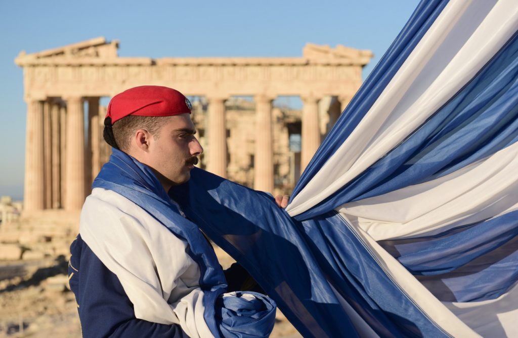 Δείτε φωτογραφίες από την έπαρση της σημαίας στην Ακρόπολη για την επέτειο της 28ης Οκτωβρίου