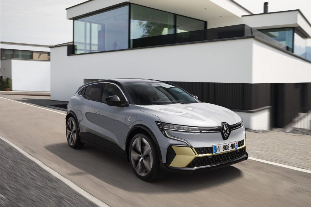 Tο Renault Megane E-Tech Electric πριζώνεται και έχει το μεγαλύτερο οικονομικό όφελος