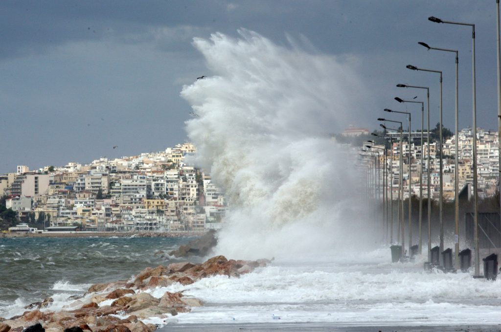 Καιρός: Έκτακτο δελτίο θυελλωδών ανέμων – Ποιες περιοχές θα «χτυπήσουν